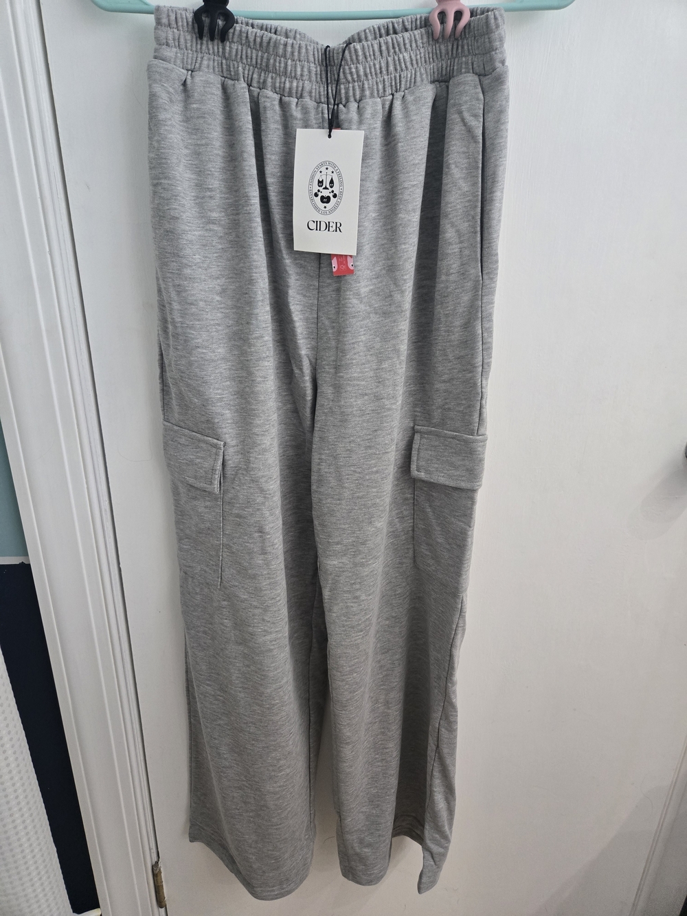 Cider Gray Wide-Leg Cargo Joggers